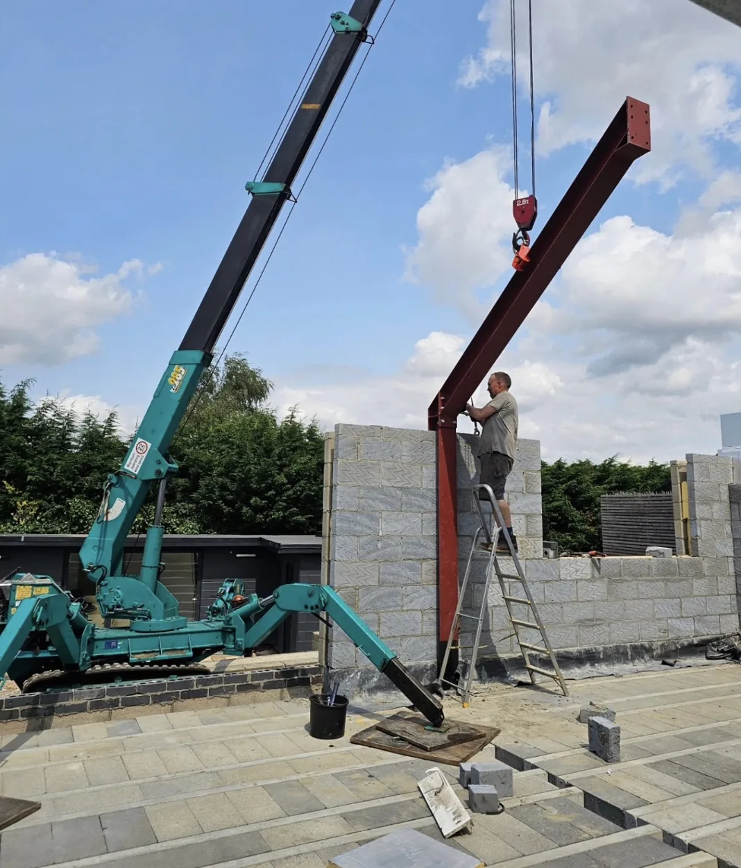 Steel structure erected using a spider crane